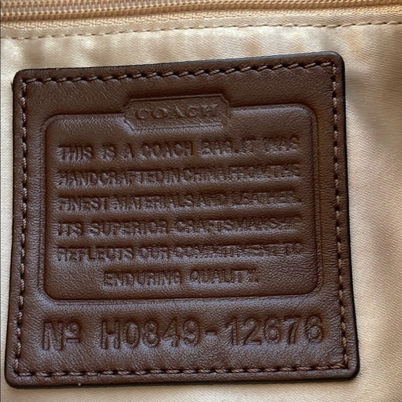 Elegant Cream Shoulder Bag - Picture 3 of 7